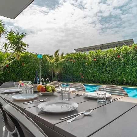 Star With Private Heated Pool In Villa Funchal (Madeira)