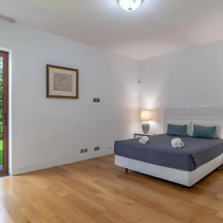 Star With Private Heated Pool In