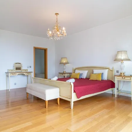 Star With Private Heated Pool In Villa