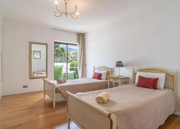Star With Private Heated Pool In Villa Funchal (Madeira)
