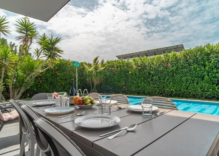 Star With Private Heated Pool In Villa Funchal (Madeira)