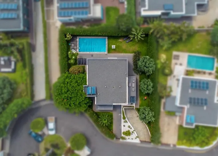 Star With Private Heated Pool In Villa