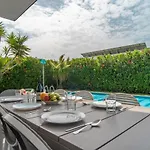 Star With Private Heated Pool In Vila Funchal (Madeira)
