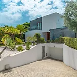 Star With Private Heated Pool In