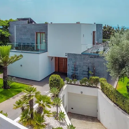 Star With Private Heated Pool In Villa *