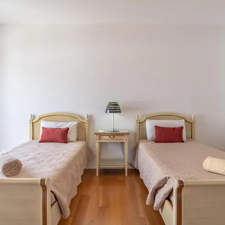 Star With Private Heated Pool In Villa Funchal (Madeira)