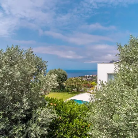 Star With Private Heated Pool In Villa Funchal (Madeira)