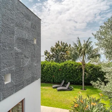 Star With Private Heated Pool In