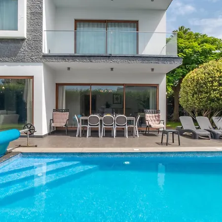 Villa Star With Private Heated Pool In Funchal (Madeira)
