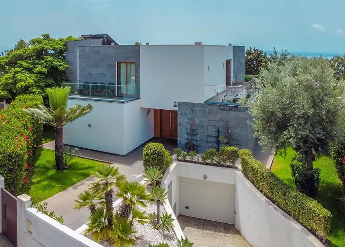 Star With Private Heated Pool In Villa *