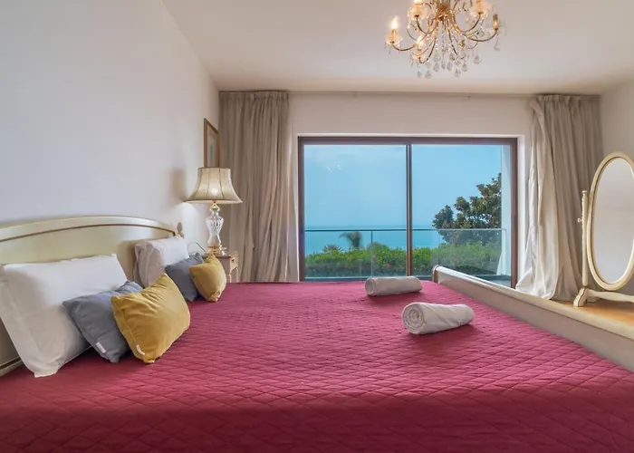 Star With Private Heated Pool In Willa Funchal (Madeira)
