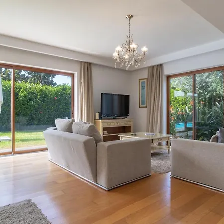 Star With Private Heated Pool In