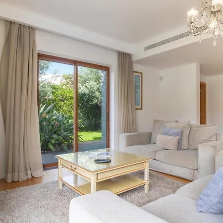 Star With Private Heated Pool In