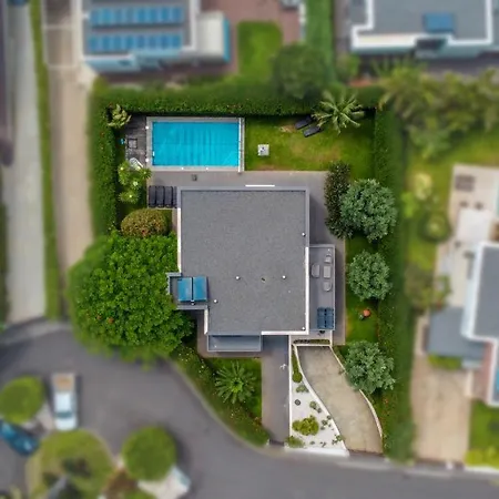 Star With Private Heated Pool In 别墅