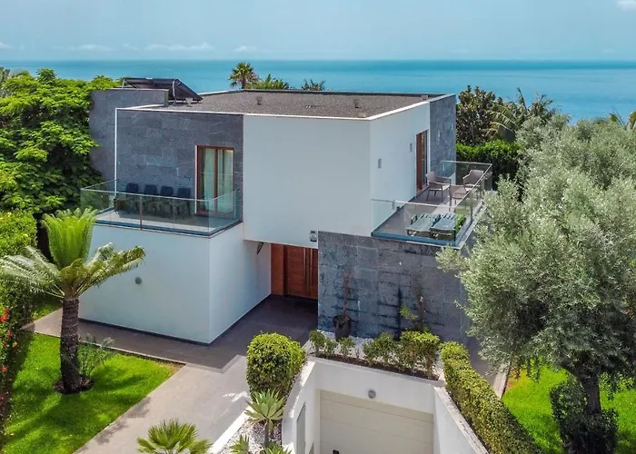 Star With Private Heated Pool In *