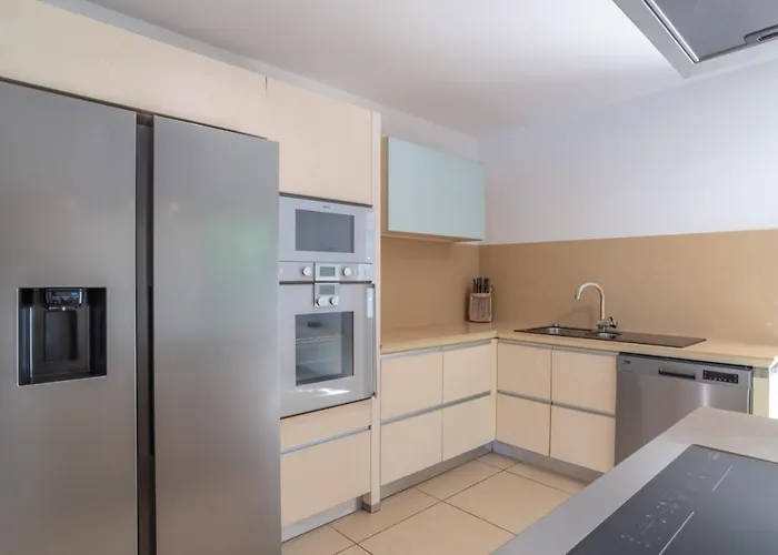 Star With Private Heated Pool In